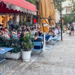 Typical Saturday evening with lots of people dining and hanging out. (3971)